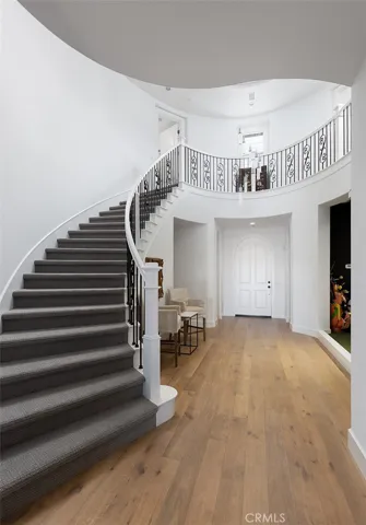 entry way staircase