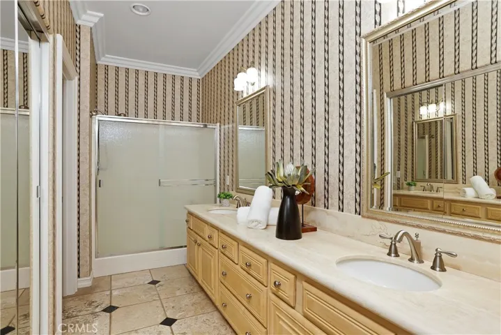 33 Darlington, Irvine, California 92620
