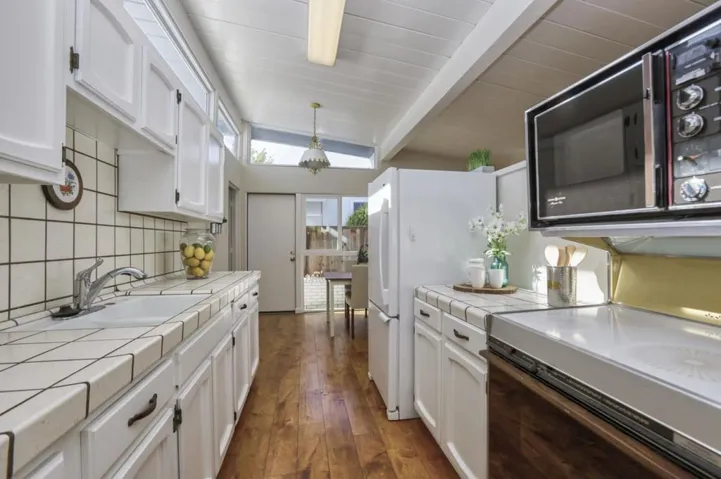 , Palo Alto, California 94306