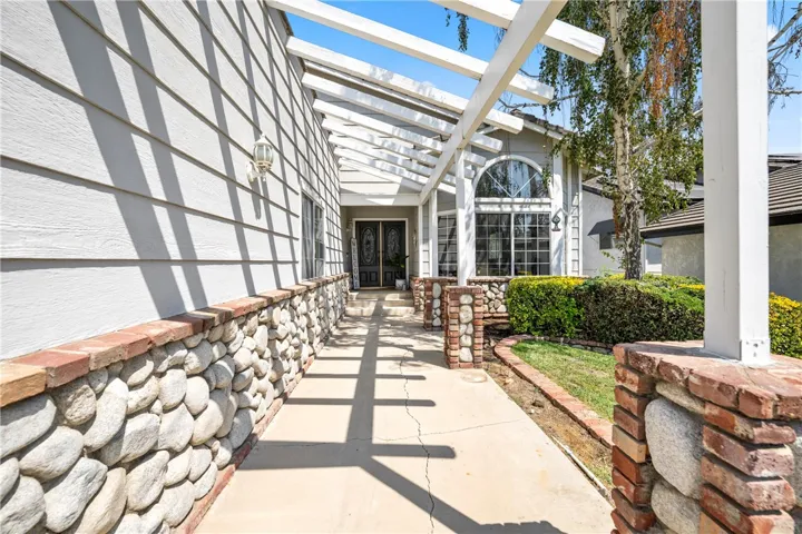 23230 Pretty Doe Drive, Canyon Lake, California 92587