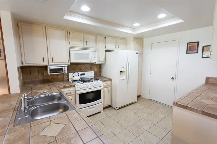 2186 Redwood Drive, Hemet, California 92545