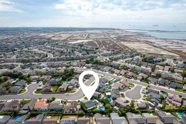 17881 Oldglen Lane, Huntington Beach, California 92649