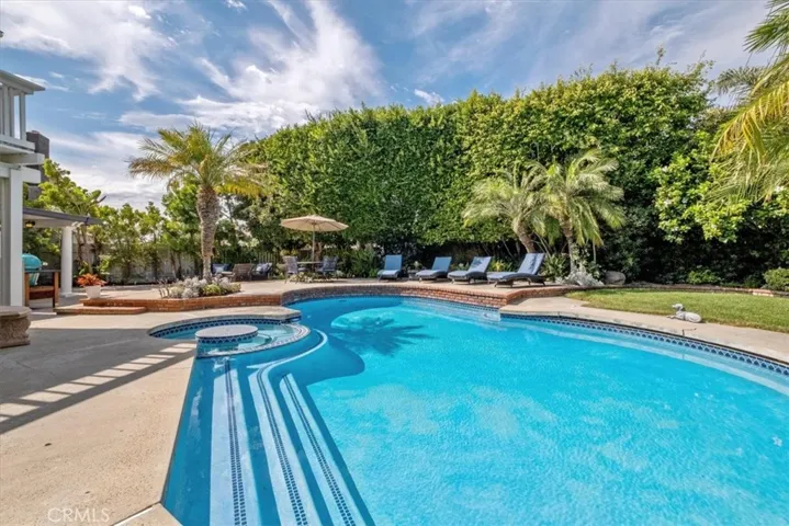 17881 Oldglen Lane, Huntington Beach, California 92649