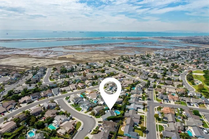 17881 Oldglen Lane, Huntington Beach, California 92649