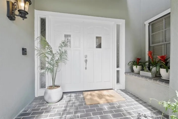 17881 Oldglen Lane, Huntington Beach, California 92649