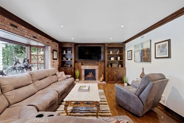 17881 Oldglen Lane, Huntington Beach, California 92649