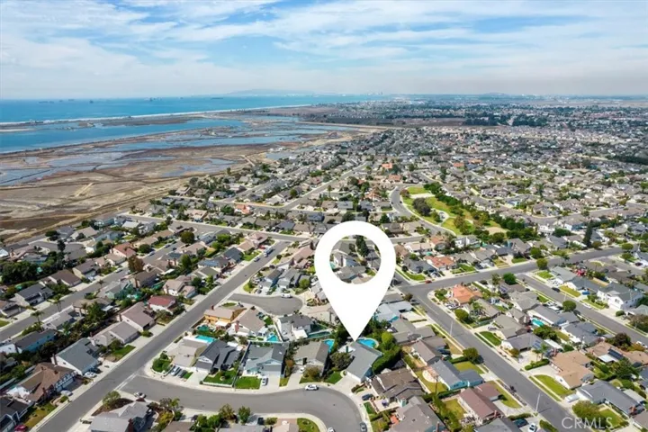 17881 Oldglen Lane, Huntington Beach, California 92649