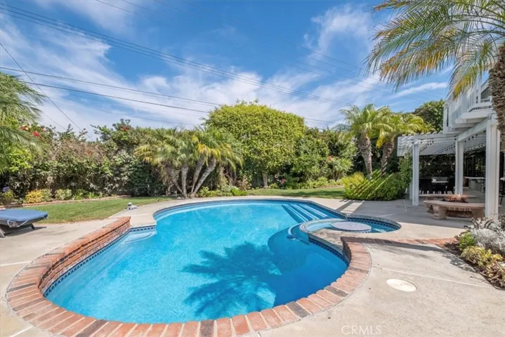17881 Oldglen Lane, Huntington Beach, California 92649
