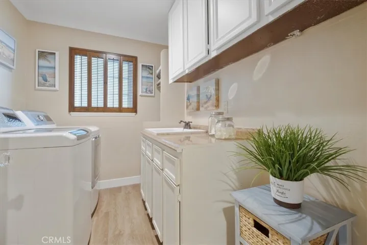 17881 Oldglen Lane, Huntington Beach, California 92649