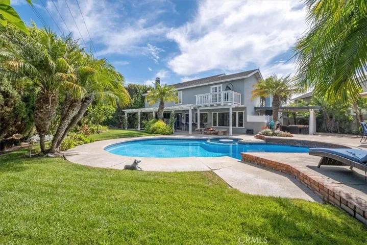 17881 Oldglen Lane, Huntington Beach, California 92649