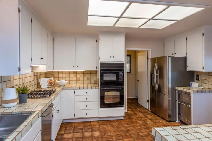 , Los Altos Hills, California 94024