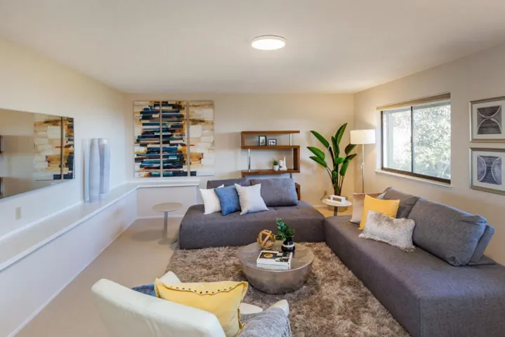, Los Altos Hills, California 94024