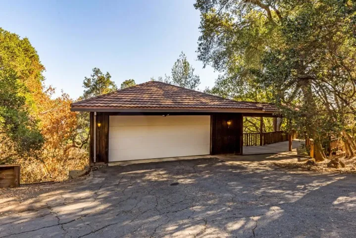 , Los Altos Hills, California 94024