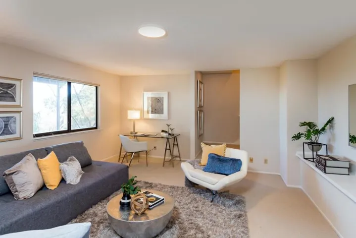 , Los Altos Hills, California 94024