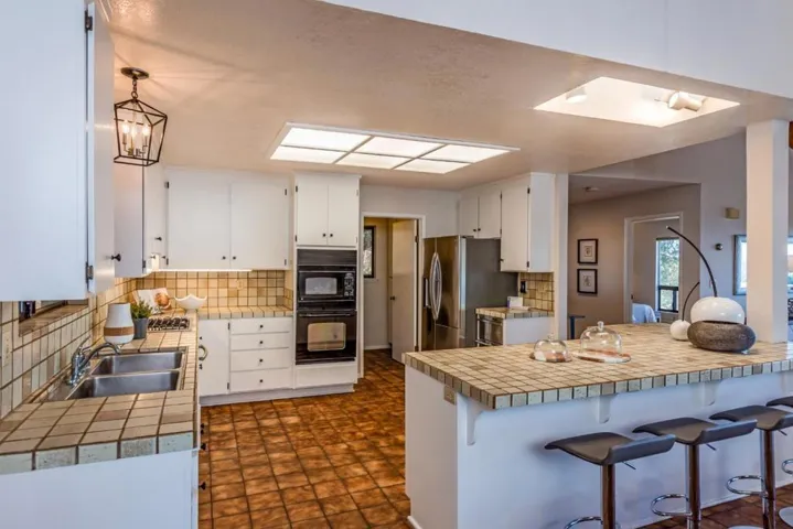 , Los Altos Hills, California 94024