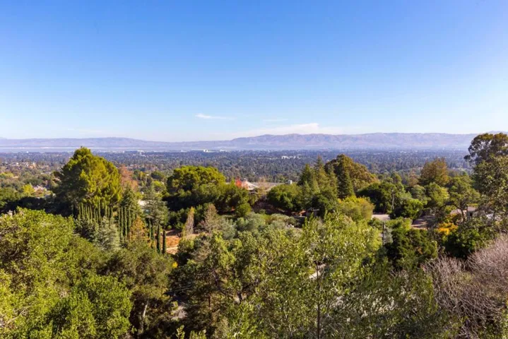 , Los Altos Hills, California 94024