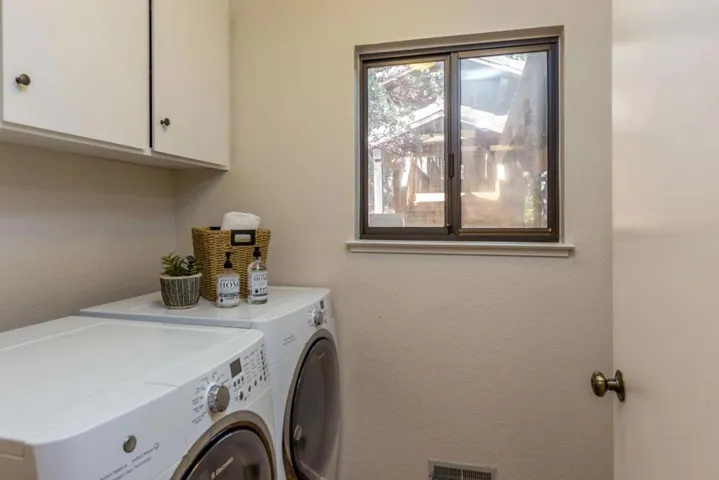 , Los Altos Hills, California 94024
