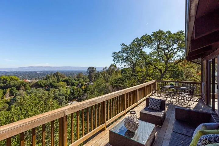 , Los Altos Hills, California 94024