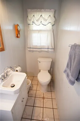1/2 Bathroom