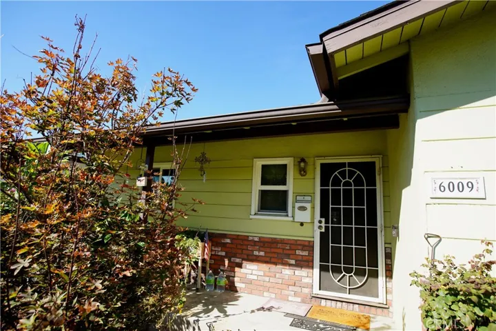 Cute Front Porch!