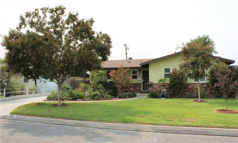 Excellent Curb Appeal!