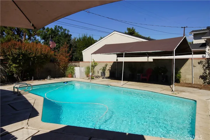Beautiful Family & Entertaining Space!