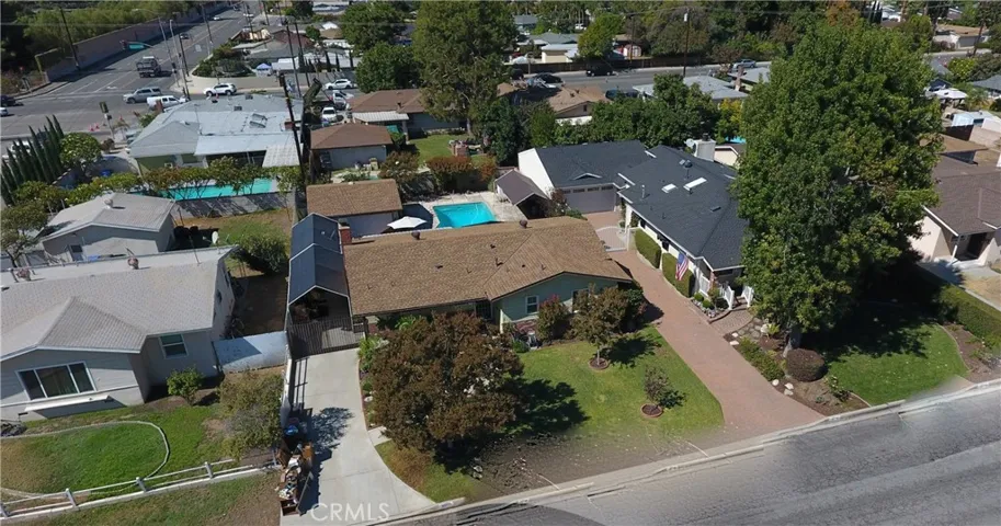 Large Lot with Pool!