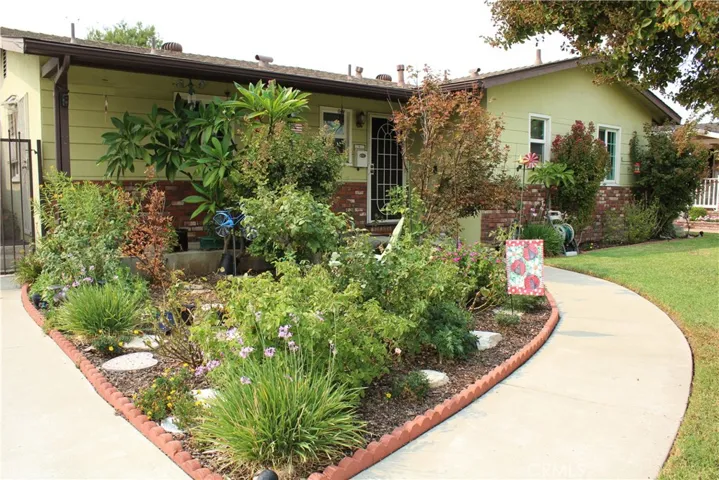 Inviting Walkway!