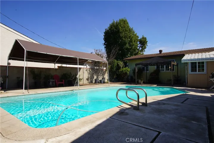 Large inviting Pool!
