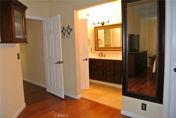 Entrance from the hallway onto the master bedroom