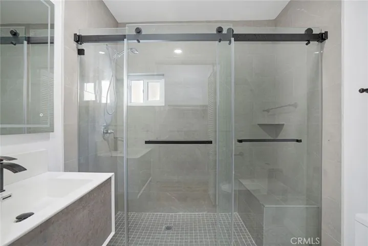 70 N Craig Avenue, Pasadena, California 91107