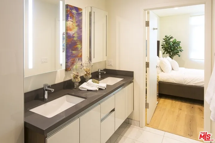 938 S Orange Grove Avenue 205, Los Angeles, California 90036