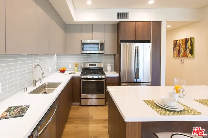 938 S Orange Grove Avenue 205, Los Angeles, California 90036