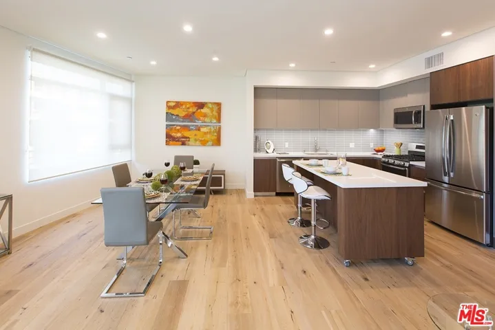 938 S Orange Grove Avenue 205, Los Angeles, California 90036