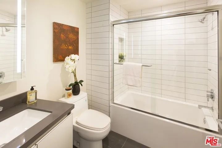 938 S Orange Grove Avenue 205, Los Angeles, California 90036