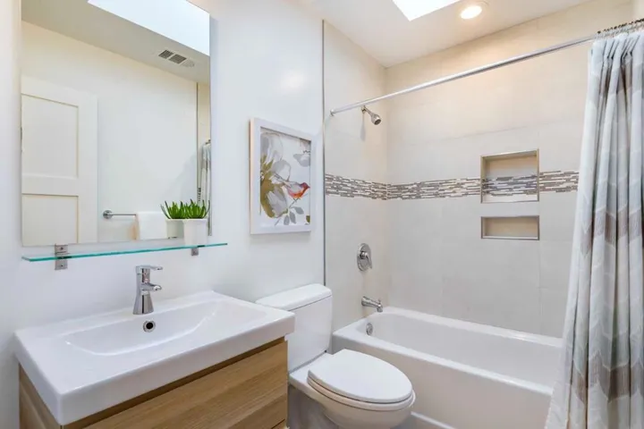 , Los Altos Hills, California 94022