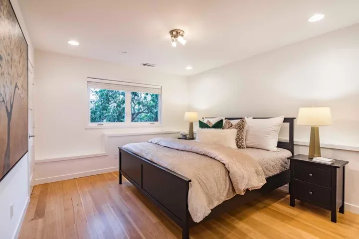 , Los Altos Hills, California 94022