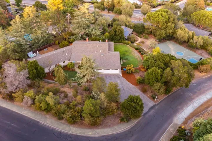 , Los Altos Hills, California 94022
