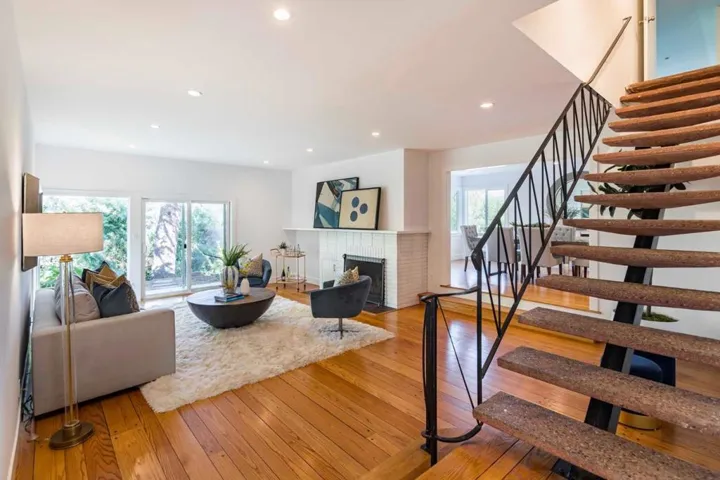 , Los Altos Hills, California 94022