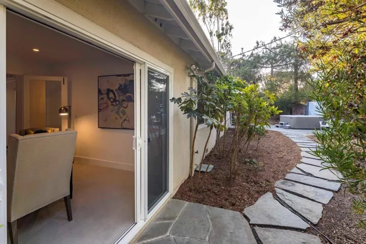 , Los Altos Hills, California 94022