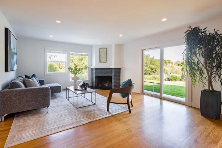 , Los Altos Hills, California 94022