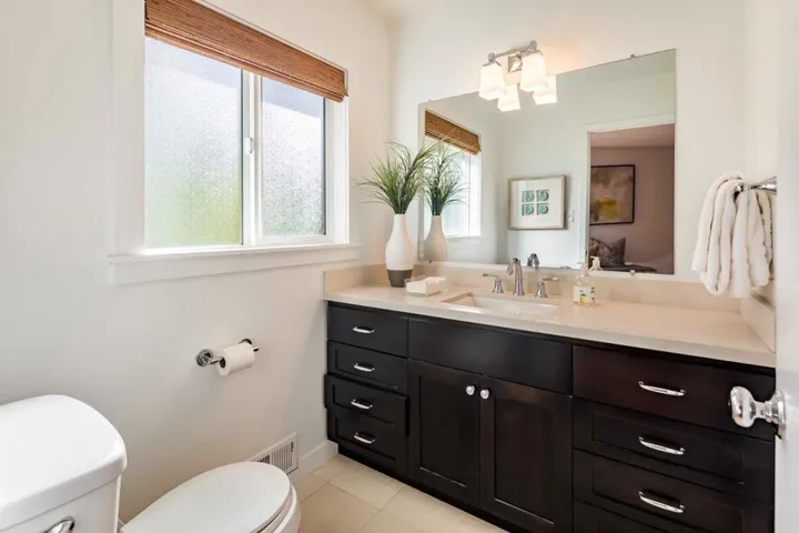 , Los Altos Hills, California 94022