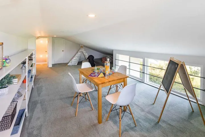 , Los Altos Hills, California 94022