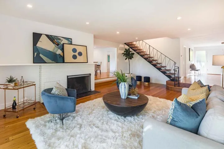 , Los Altos Hills, California 94022