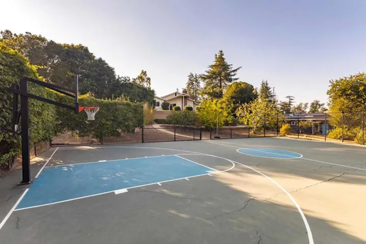 , Los Altos Hills, California 94022