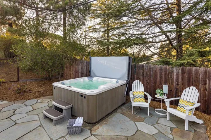 , Los Altos Hills, California 94022