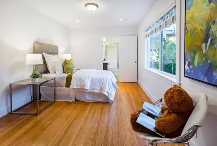 , Los Altos Hills, California 94022