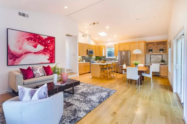 , Los Altos Hills, California 94022
