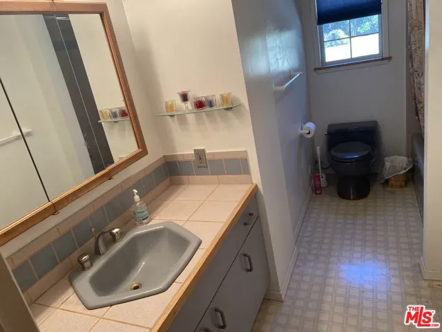 11621 Paso Robles Avenue, Granada Hills, California 91344
