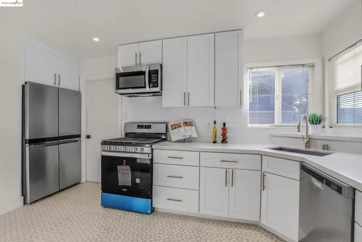 674 26th St, Richmond, California 94804